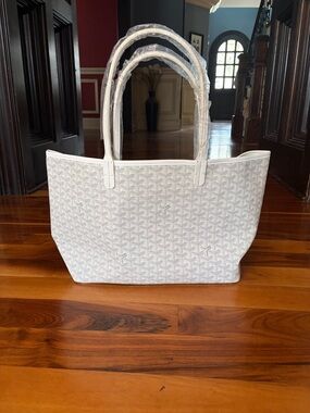 White Tote Bag with Textured Pattern - Unbranded